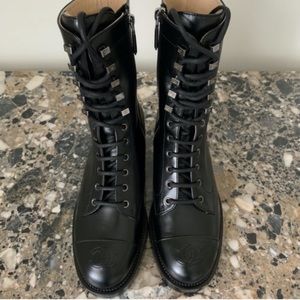 SOLD OUT📍📍📍Chanel combat boots